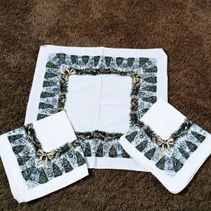 Christmas Village Linen Napkins 3 Vtg Green and Gold Christmas Tree